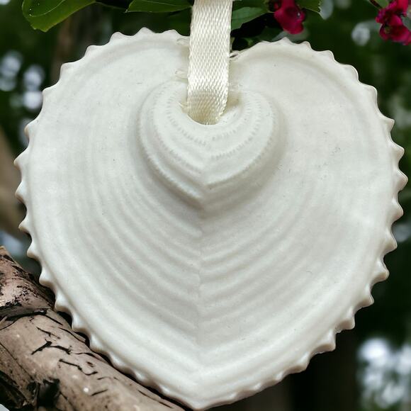Retired Heart Shell Ornament Artist Margaret Furlong, “Oh Sweetest Hearts" 1986 - Picture 4 of 8